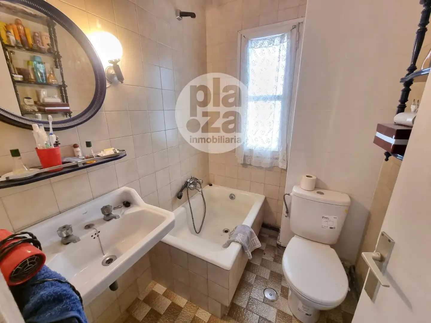 Badezimmer von Wohnung zum Verkauf in Burgos mit Heizung, Terrasse und Abstellraum