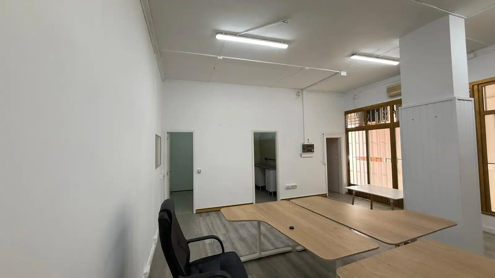 Commercial properties for rent in Arona  with Air Conditioner, Parquet flooring and Internet