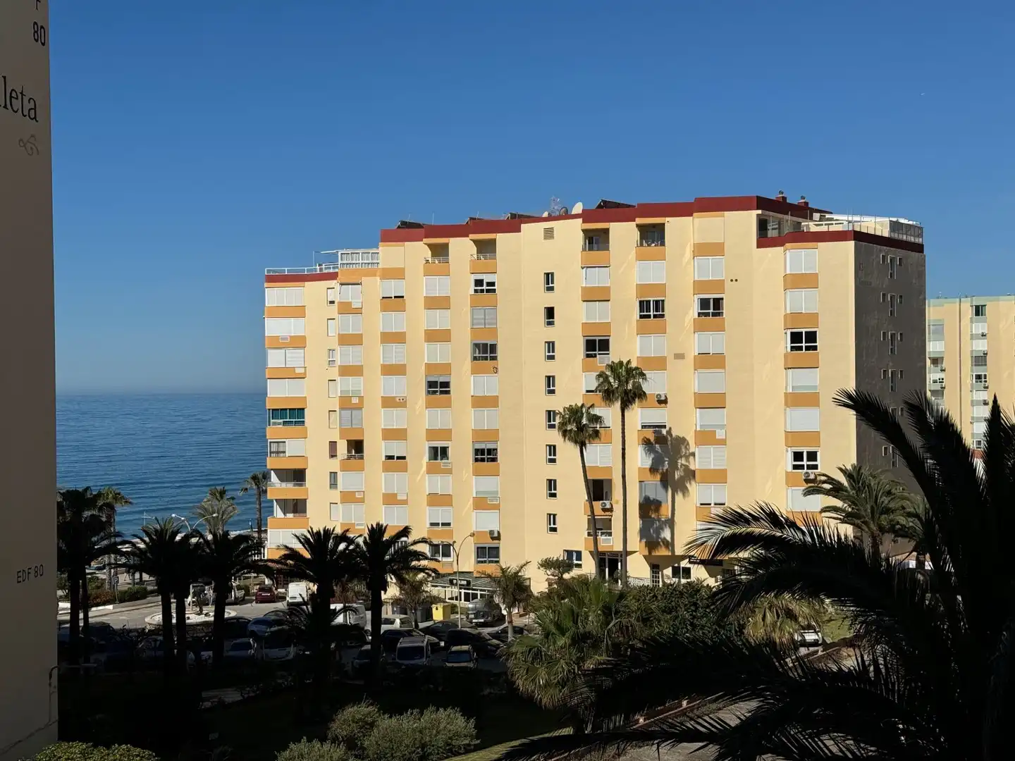 Außenansicht von Wohnung zum Verkauf in Torrox mit Klimaanlage, Terrasse und Möbliert