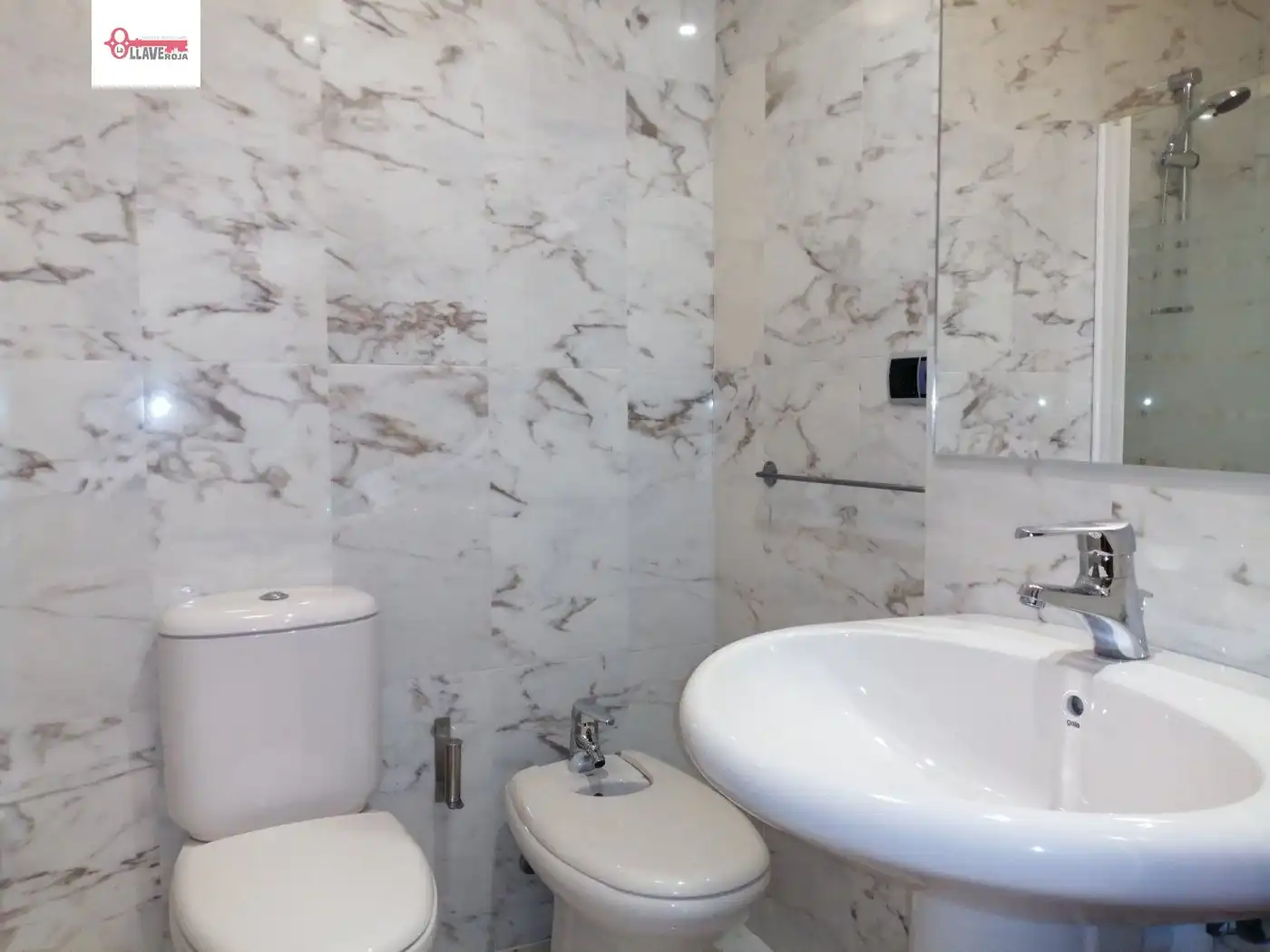Badezimmer von Wohnungen zur Miete in Burgos mit Heizung, Parkett und Terrasse