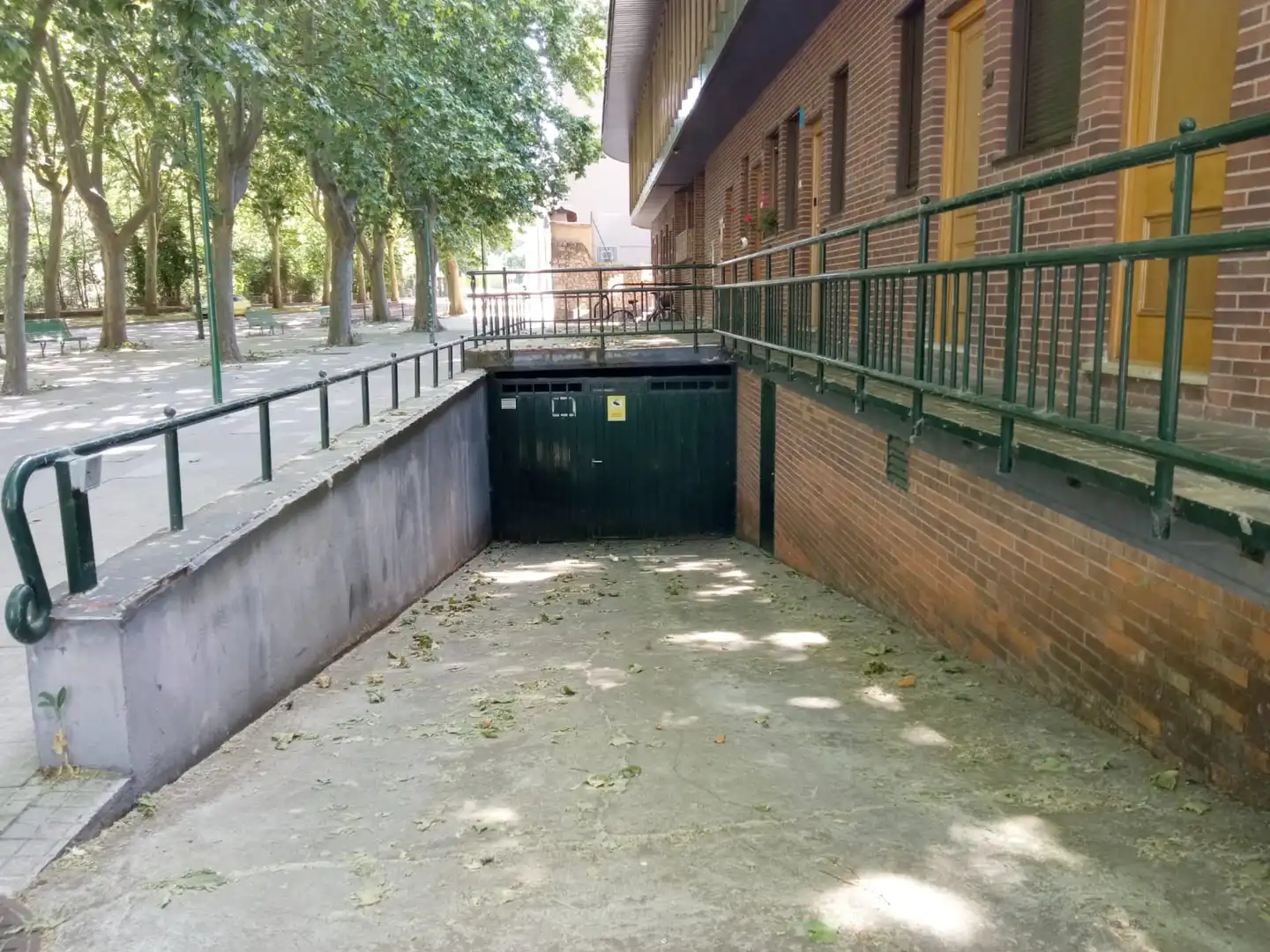Parking de Apartamento en venta en Burgos con Calefacción, Parquet y Amueblado