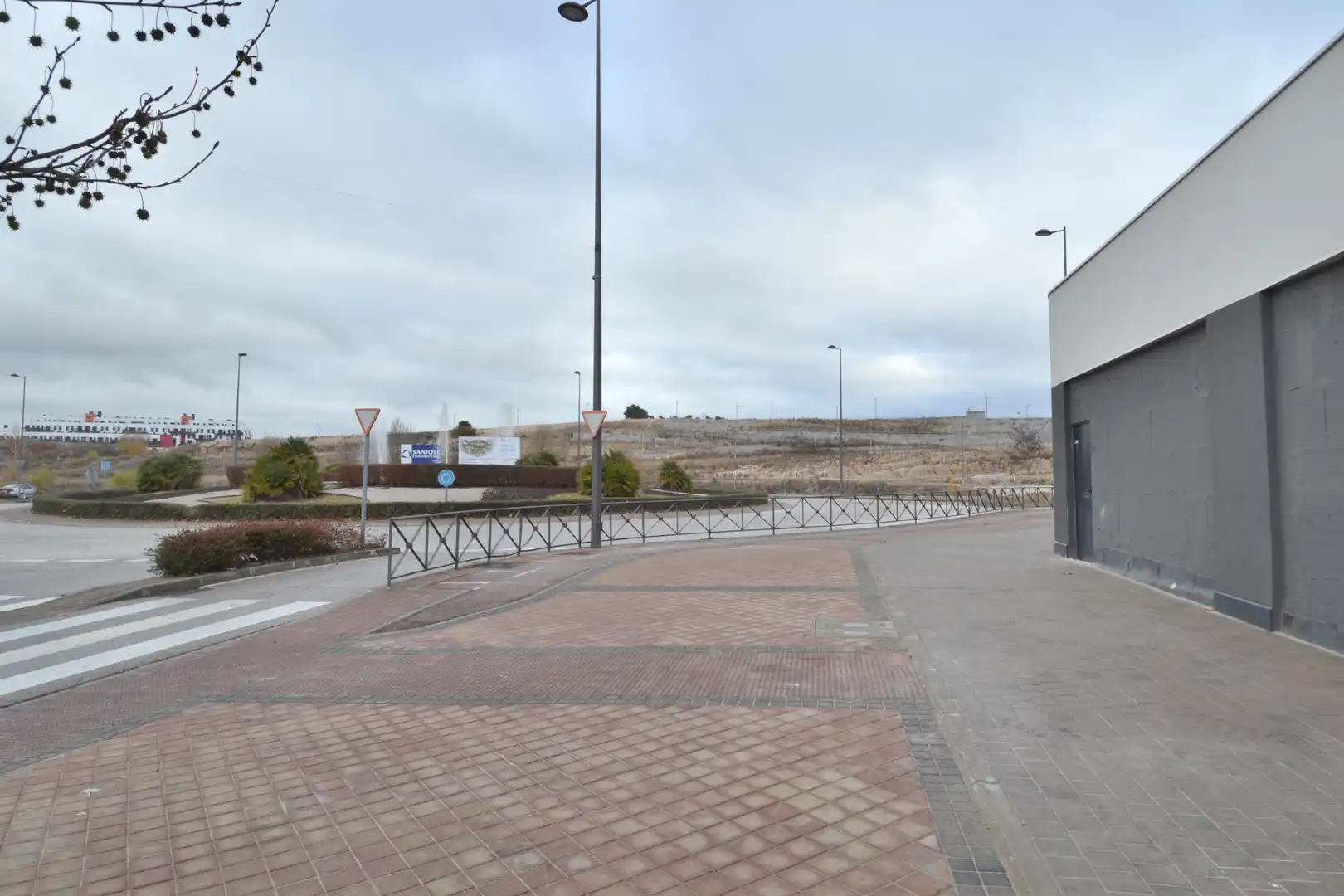Gewerbefläche zur Miete in Avenida de Juan Pablo II 111, imagen 3