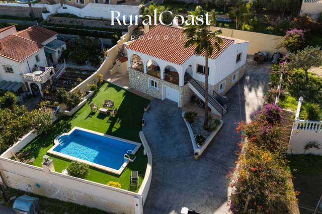 Casa-chalet en Venta en Oriola en Pueblo Acantilado - Lanuza