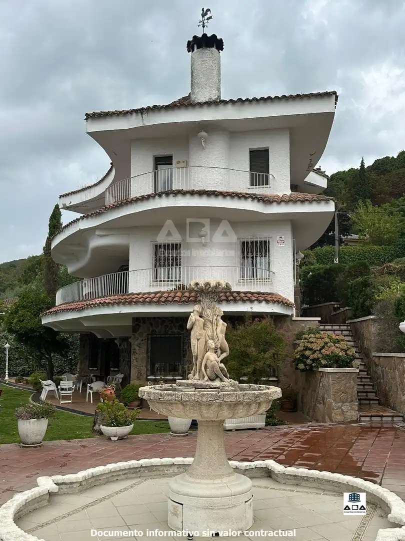 Vista exterior de Casa o chalet en venta en Poyales del Hoyo con Aire acondicionado, Calefacción y Jardín privado