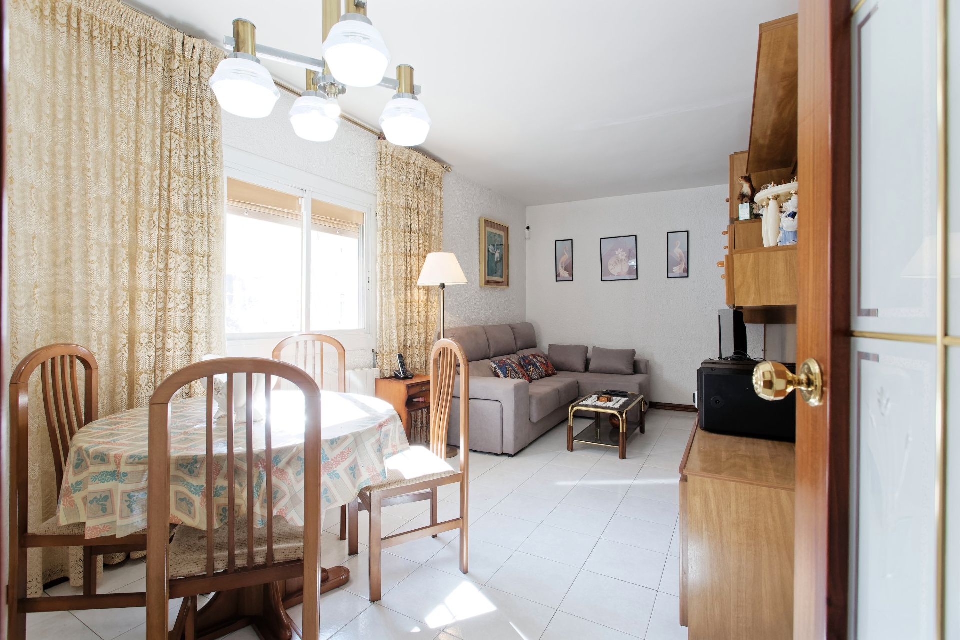 Sala d'estar de Pis en venda en L'Hospitalet de Llobregat amb Moblat