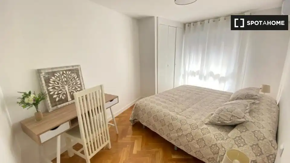 Schlafzimmer von Wohnung zur Miete in Las Rozas de Madrid mit Klimaanlage, Heizung und Möbliert