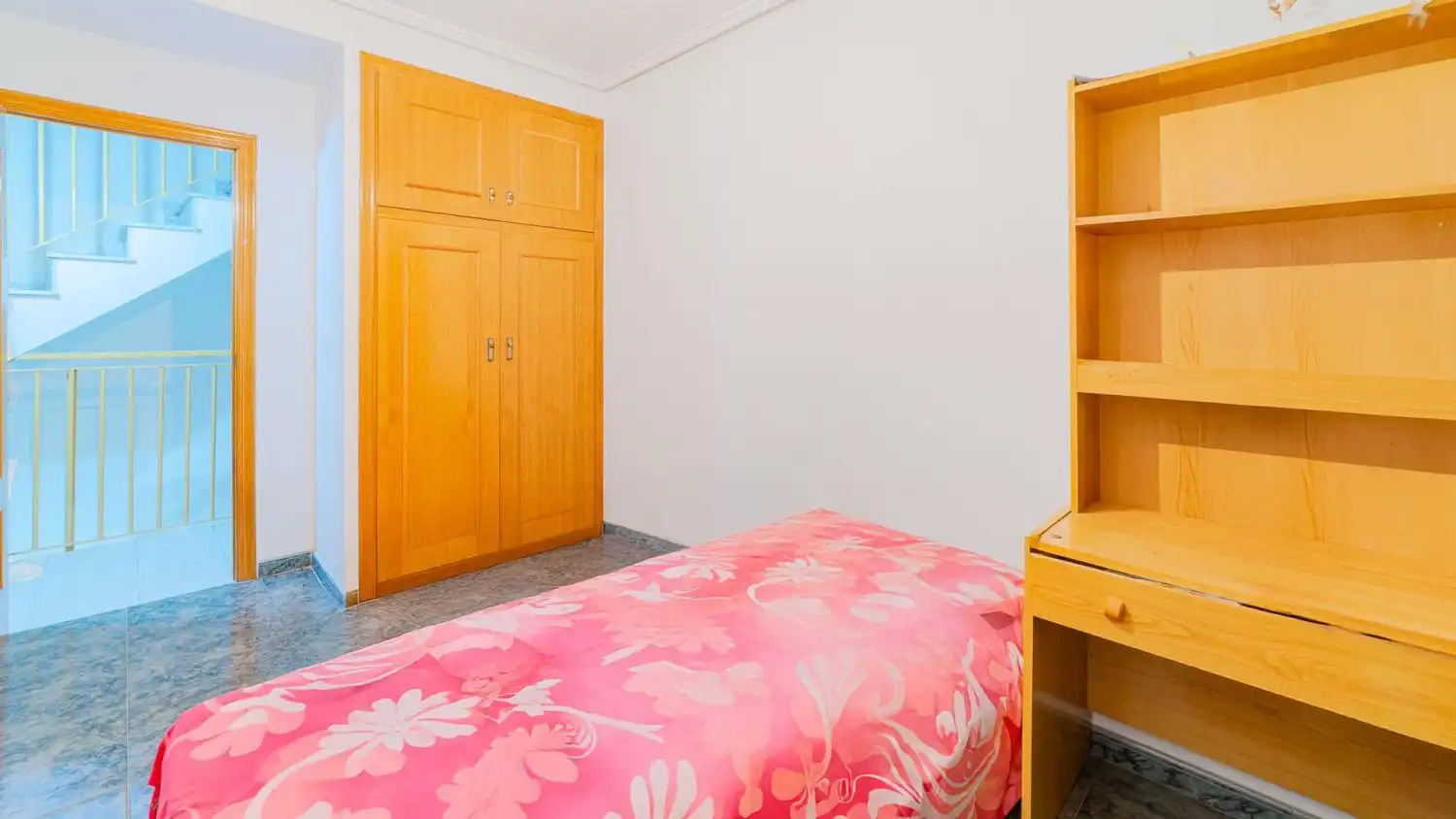 Habitación de Casa adosada en venta en Orihuela con Terraza y Balcón