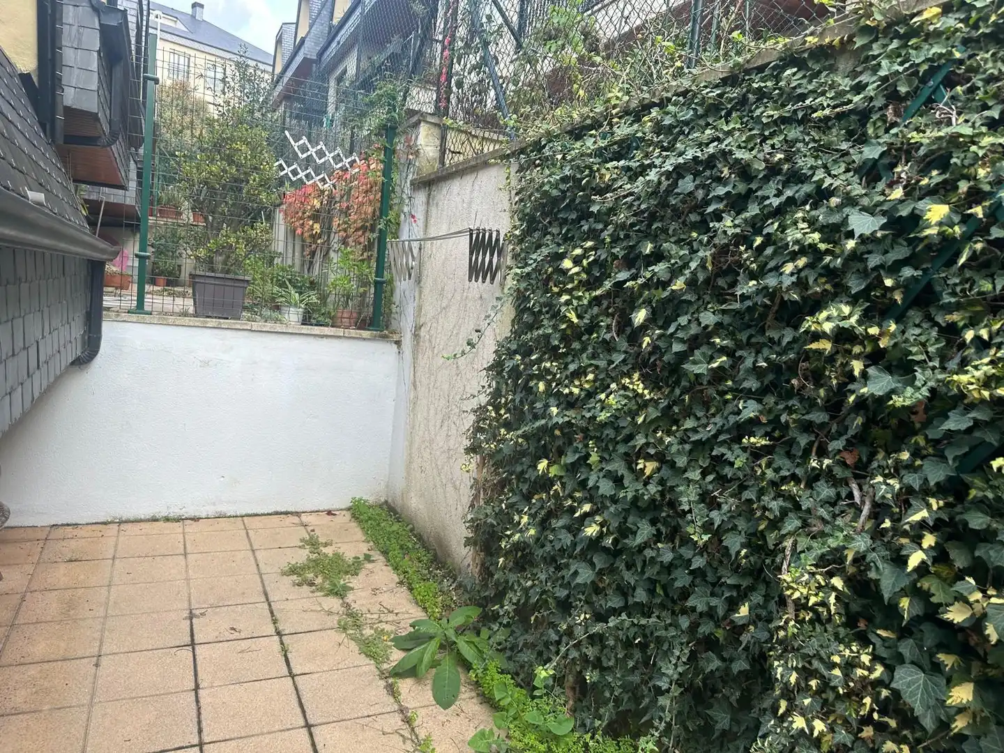 Jardí de Casa adosada en venda en Ourense Capital  amb Aire condicionat, Jardí privat i Terrassa