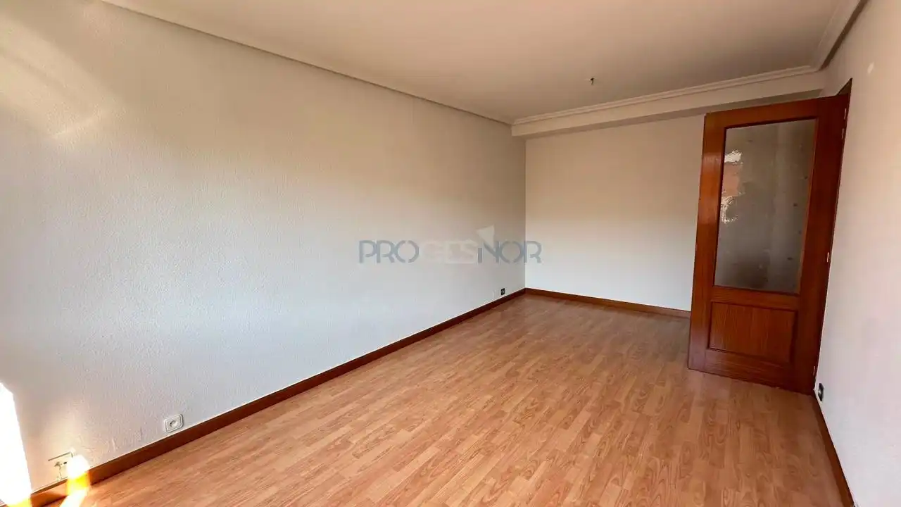 Habitación de Apartamento en venta en San Andrés del Rabanedo con Calefacción