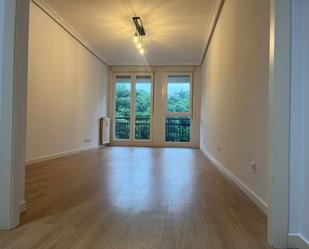 Sala d'estar de Pis de lloguer en Donostia - San Sebastián  amb Calefacció i Terrassa