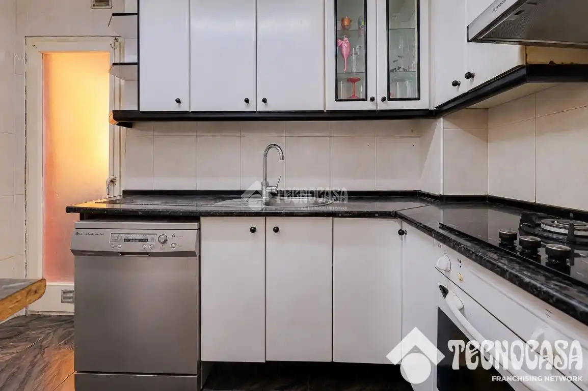 Küche von Wohnung zum Verkauf in Sud
