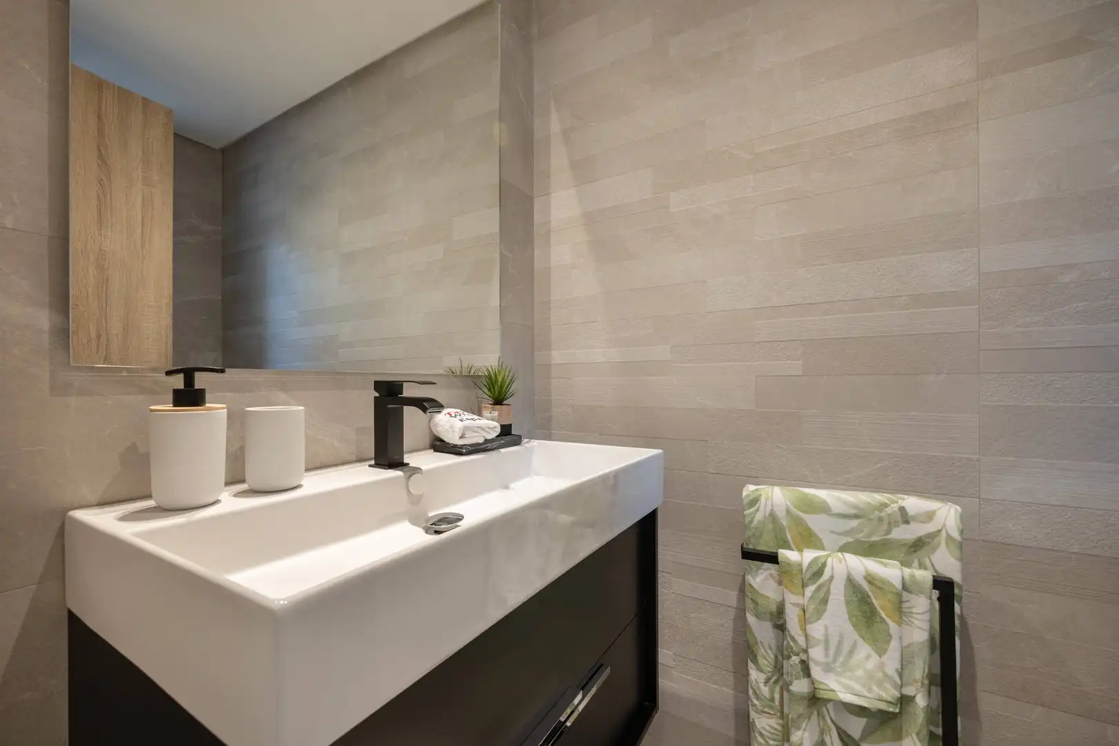 Baño de Casa adosada en venta en Istán con Aire acondicionado, Calefacción y Jardín privado