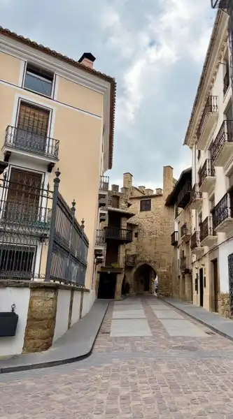 Vista exterior de Finca rústica en venda en Rubielos de Mora amb Aire condicionat, Calefacció i Terrassa