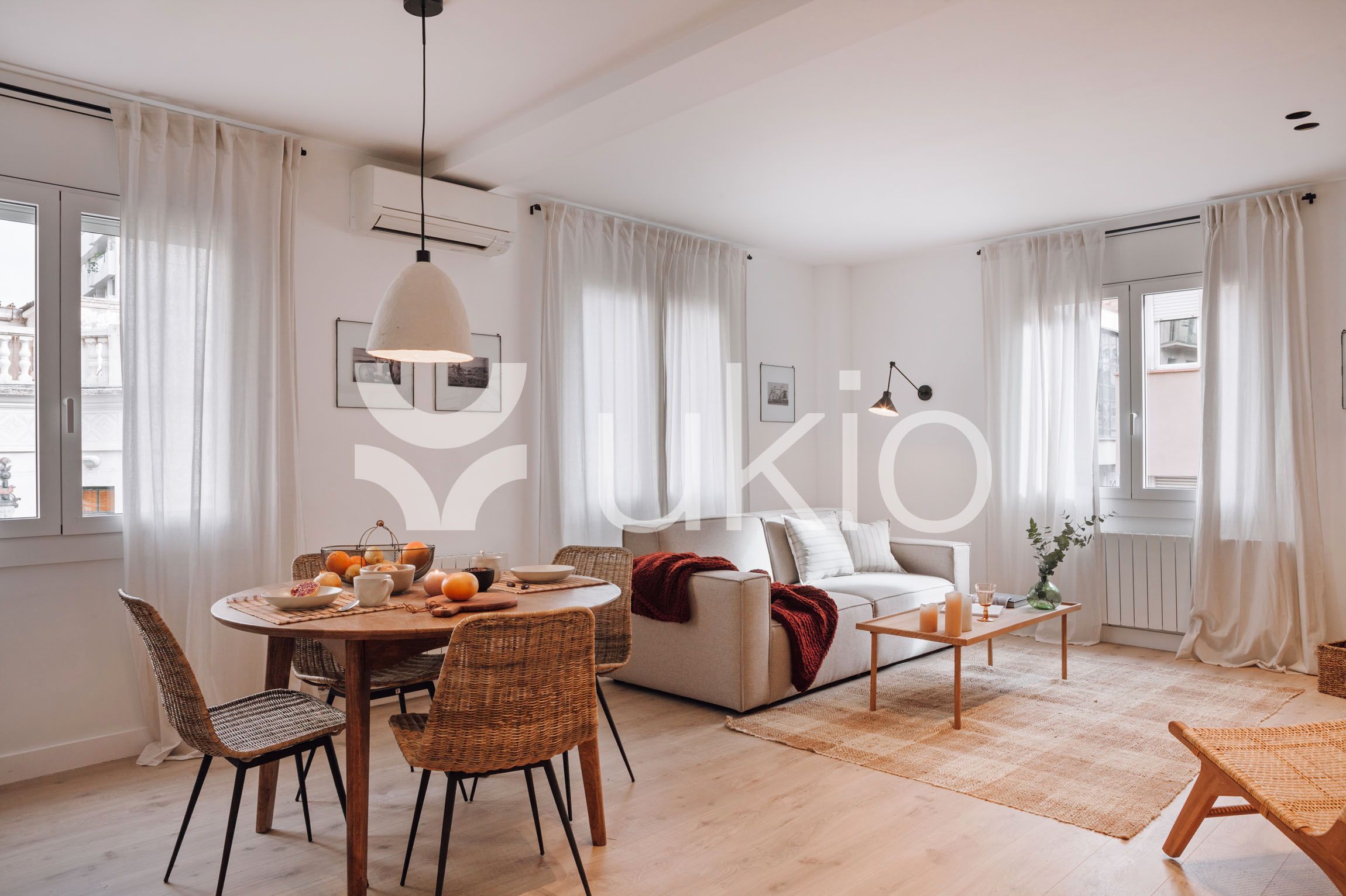 Sala d'estar de Apartament de lloguer en  Barcelona Capital amb Aire condicionat, Moblat i Forn