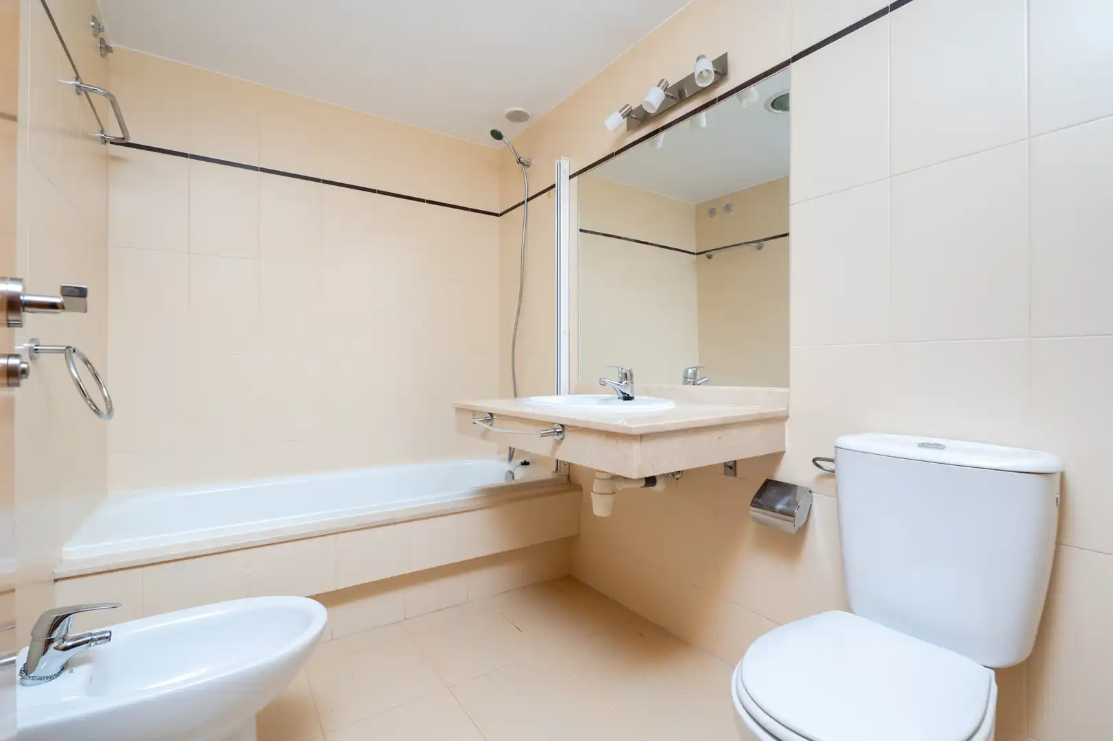 Bathroom of Flat for sale in Ourense Capital   with Storage room