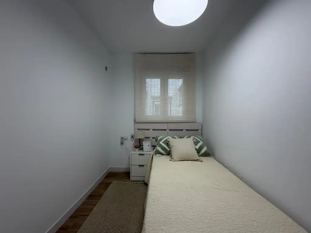 Dormitori de Apartament en venda en Torrevieja amb Aire condicionat, Jardí privat i Piscina