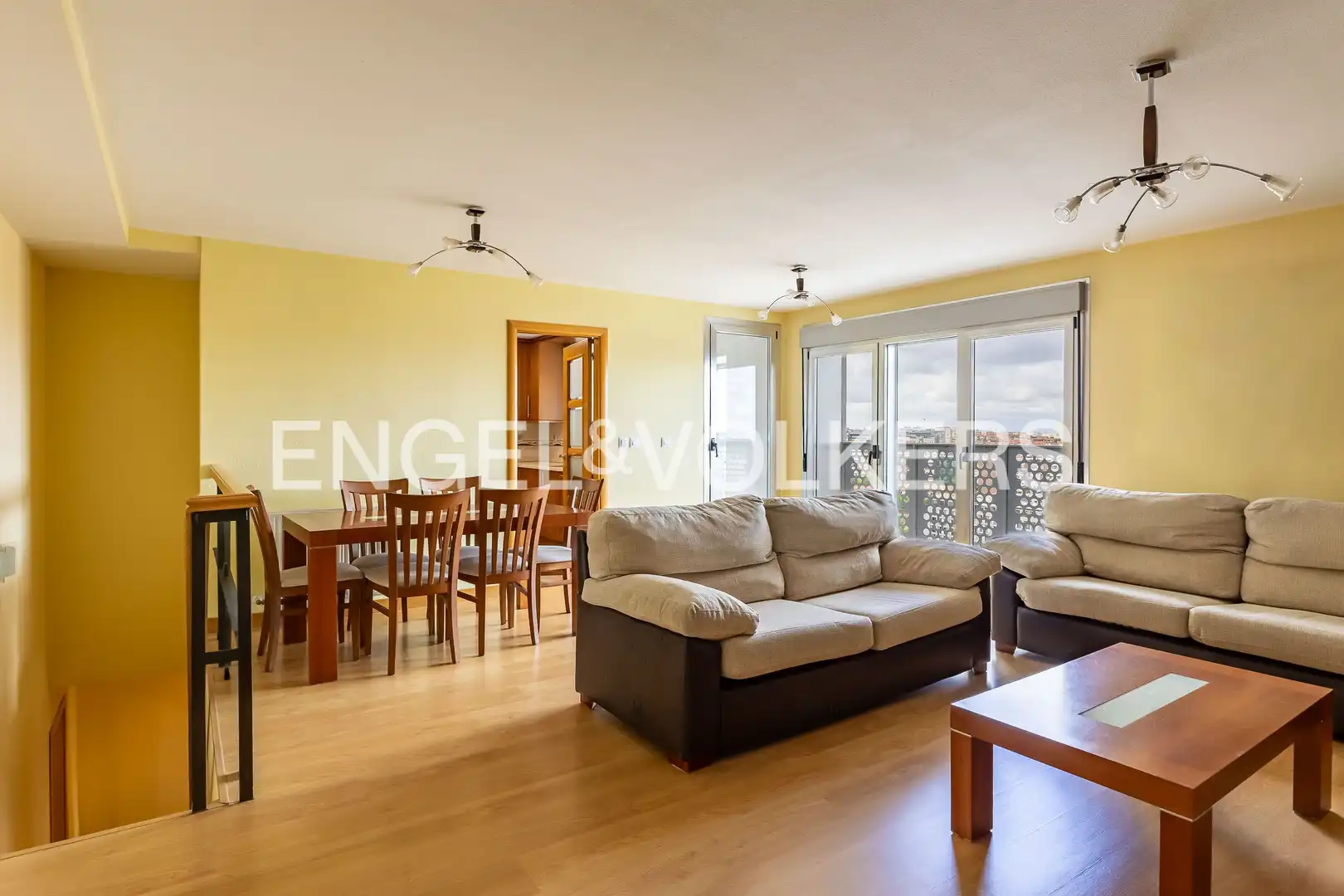 Sala de estar de Piso en venta en Madrid con Calefacción, Trastero y Piscina