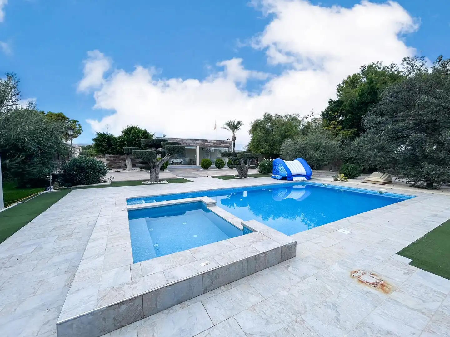 Piscina de Casa o chalet en venta en Crevillent con Aire acondicionado, Calefacción y Jardín privado