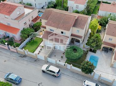 Adossat amb balcó en venda a Creixell