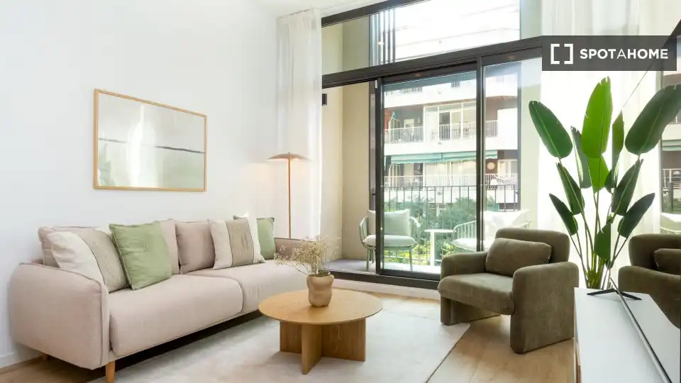Flat with terrace to rent in Eixample