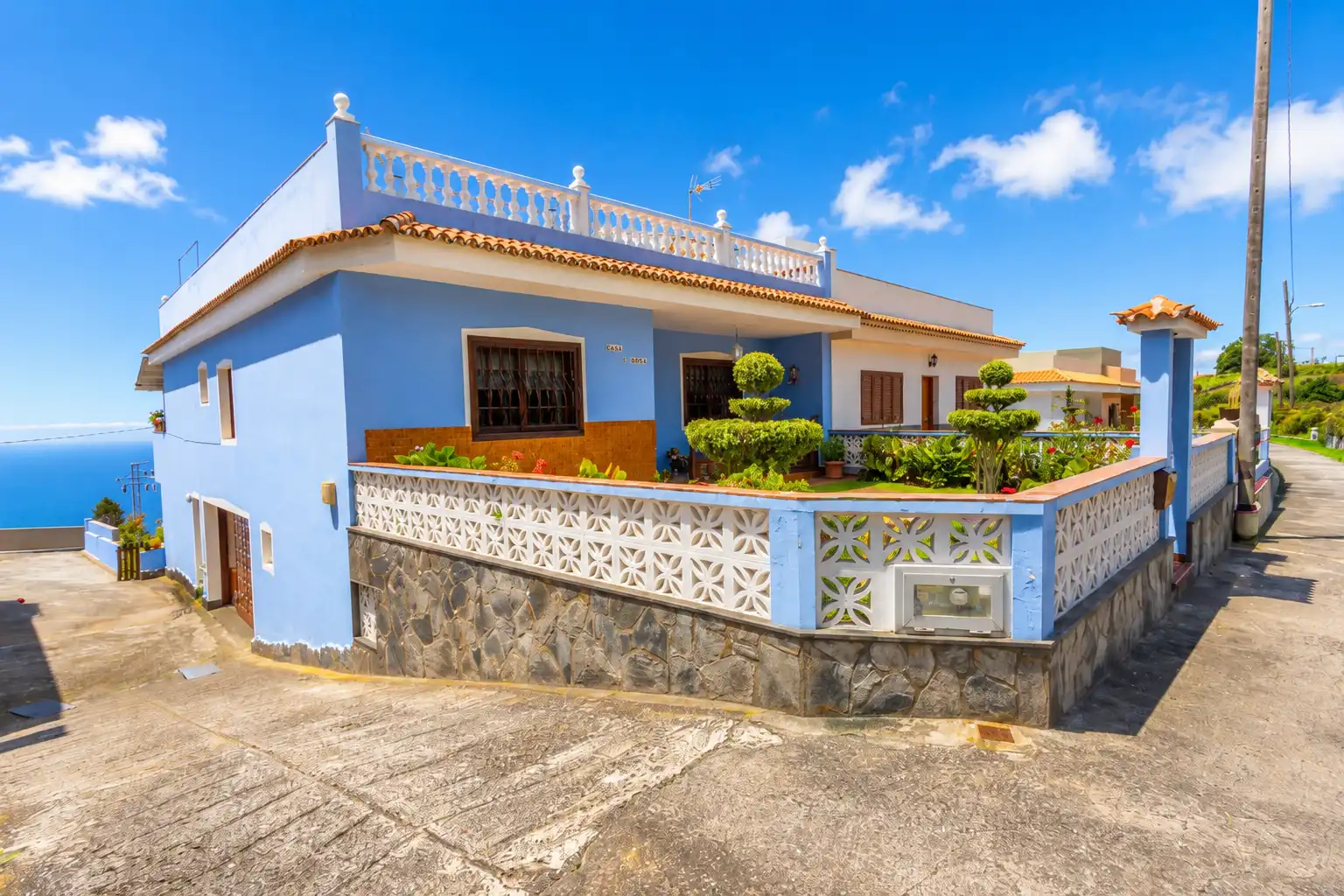 Vista exterior de Casa adosada en venta en Los Realejos con Jardín privado y Terraza