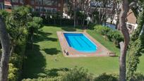 Swimming pool of Single-family semi-detached to rent in Gavà  with Air Conditioner, Heating and Private garden