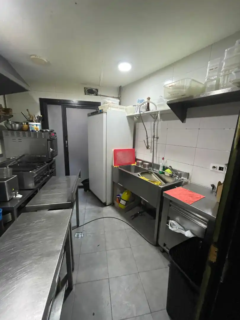 Local comercial en traspàs a Carrer d'Aribau, imagen 12