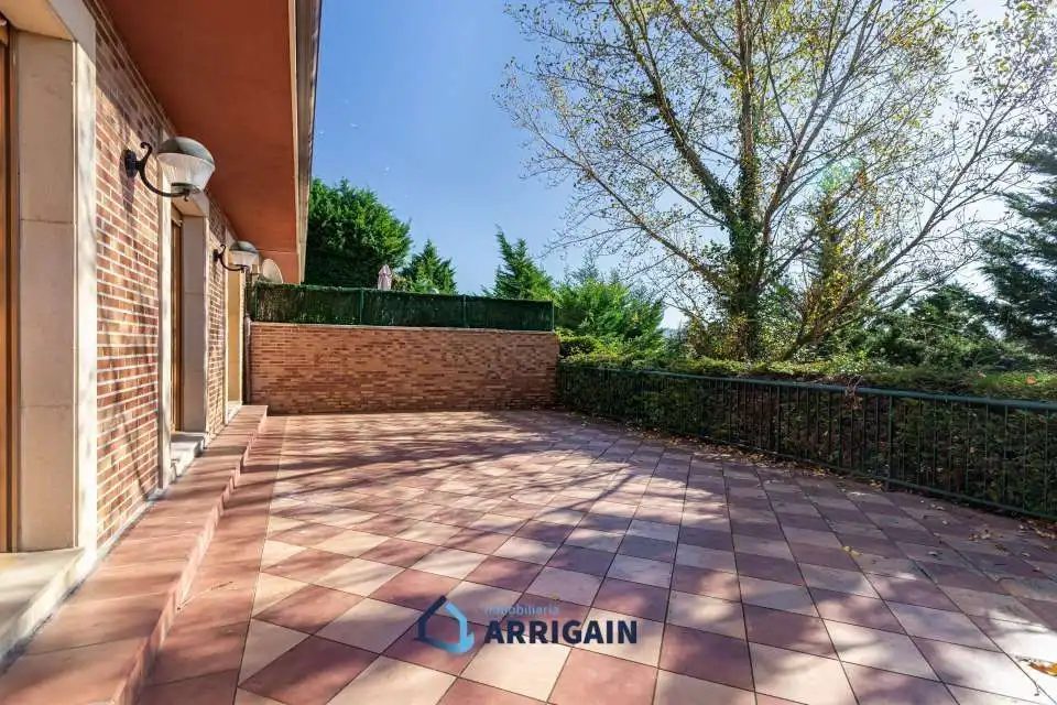 Terrassa de Casa adosada en venda en Donostia - San Sebastián  amb Calefacció, Jardí privat i Terrassa