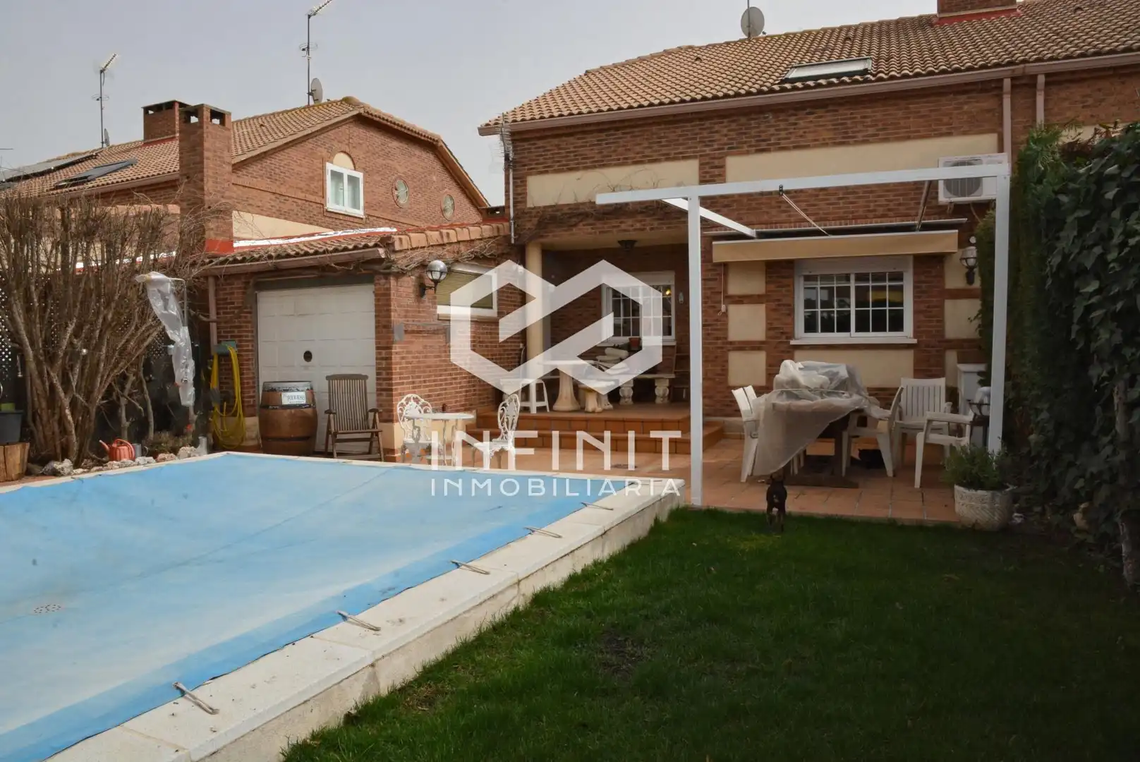 Casa adosada en venta en Villanueva de la Torre