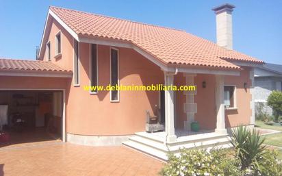 Vista exterior de Casa o xalet en venda en Tomiño amb Calefacció, Jardí privat i Parquet