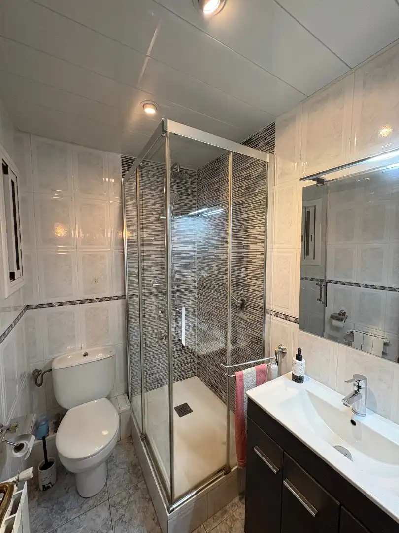 Baño de Piso en venta en L'Hospitalet de Llobregat con Calefacción, Horno y Alarma