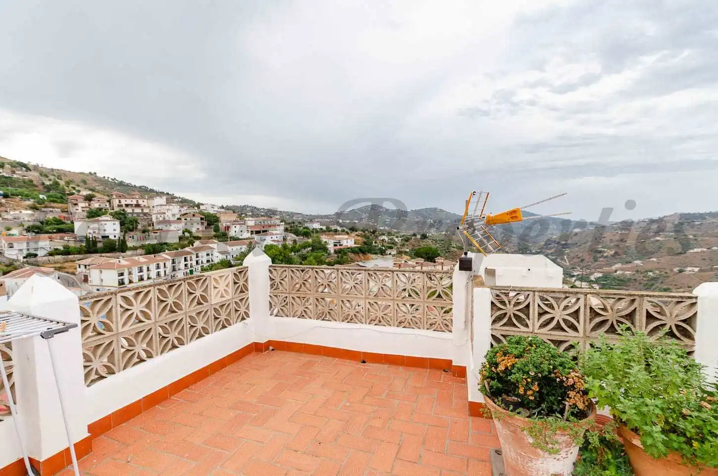Casa amb terrassa en venda a Canillas de Albaida, imagen 2