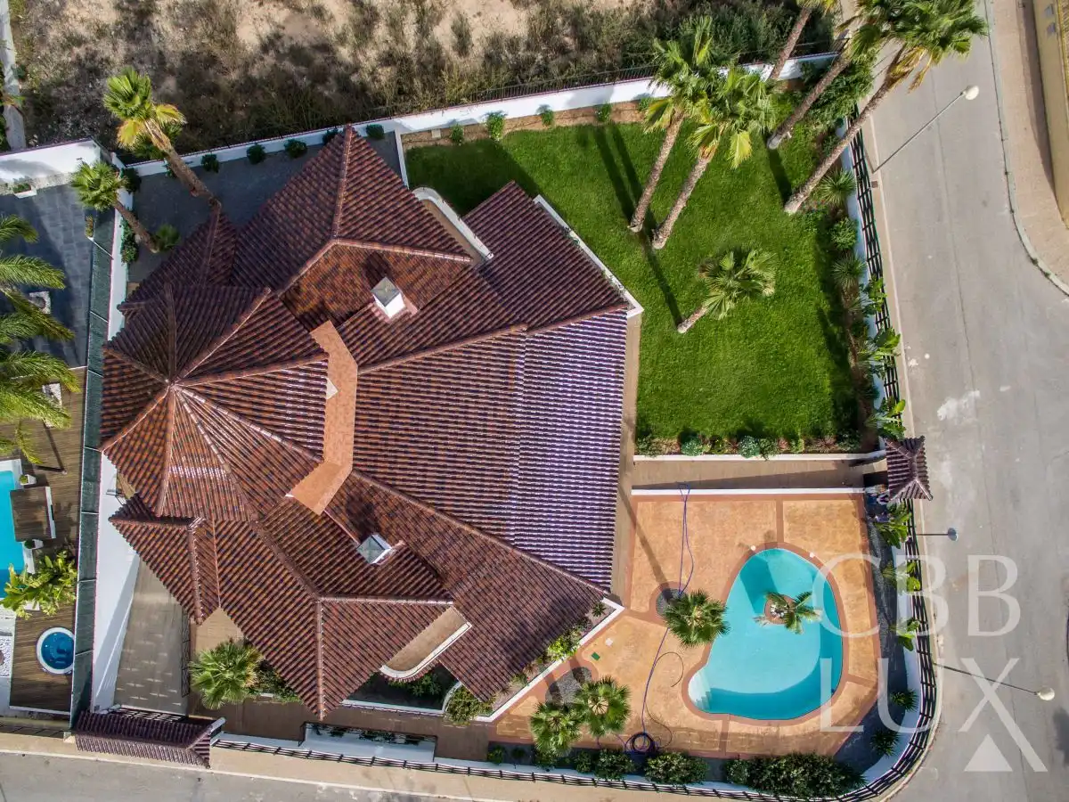 Chalet con terraza en venta en Pueblo - Urbanizaciones, imagen 30