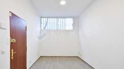 Foto 5 de Planta baja en venta en  Jaume Huguet, El Besós i el Maresme, Barcelona