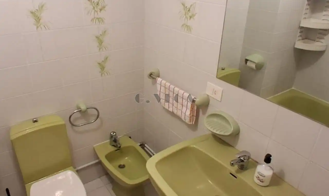 Baño de Piso en venta en Vigo  con Calefacción, Parquet y Trastero