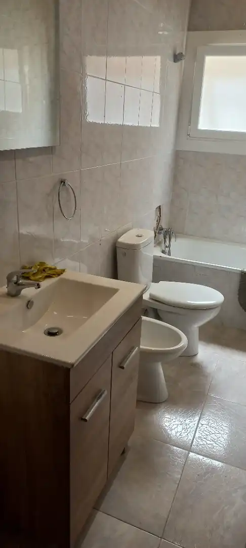 Bany de Pis en venda en Terrassa amb Calefacció, Forn i Alarma