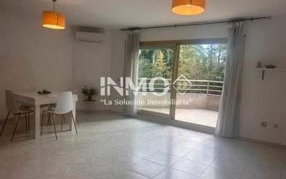Menjador de Apartament en venda en Cambrils amb Aire condicionat, Terrassa i Moblat