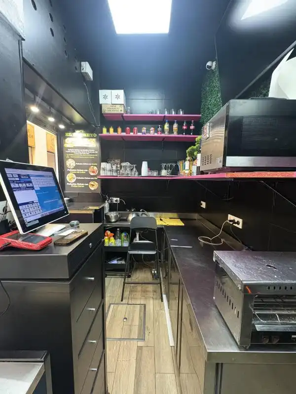 Cocina de Local en venta en Málaga con Calefacción