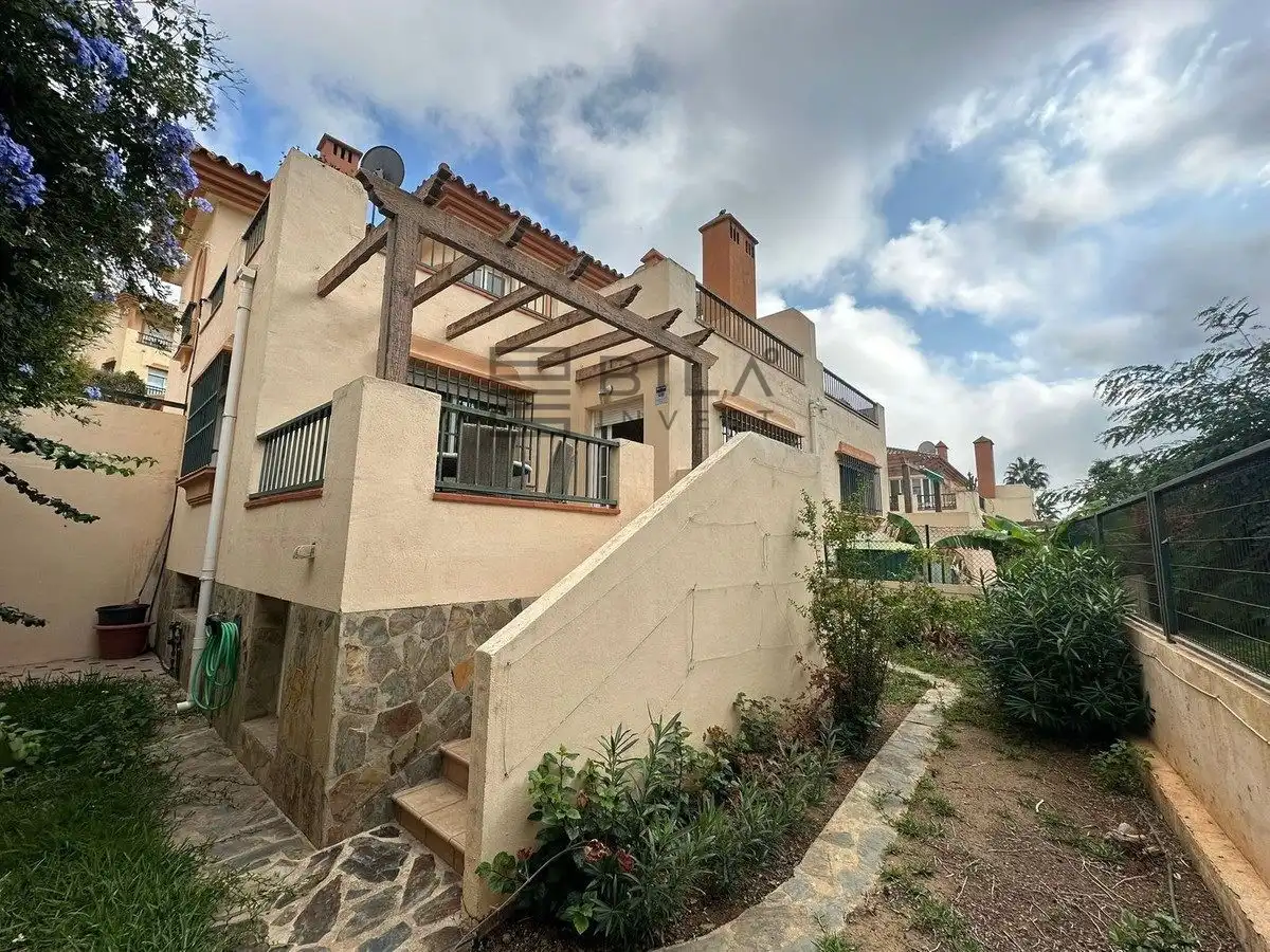 Terraced house with pool for sale in Real de Miraflores, imagen 5