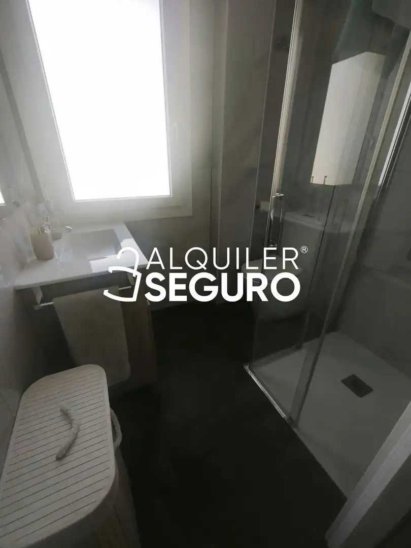 Bathroom of Flat for rent in Zaragoza  with Air Conditioner, Heating and Furnished