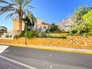 Casa con balcone in vendita a Turre
