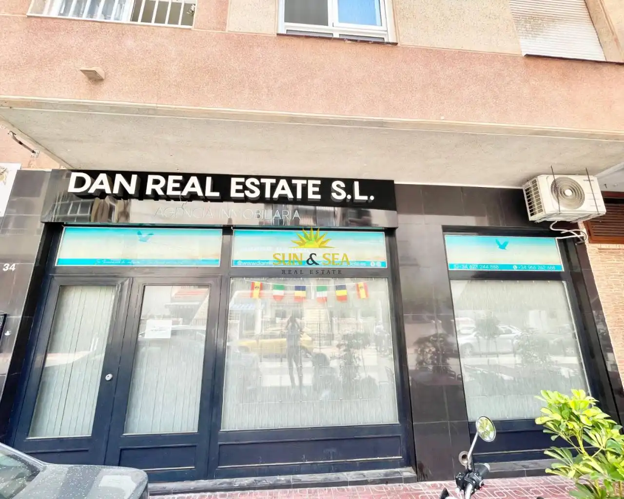 Commercial properties for rent in Avenida Habaneras - Curva de Palangre