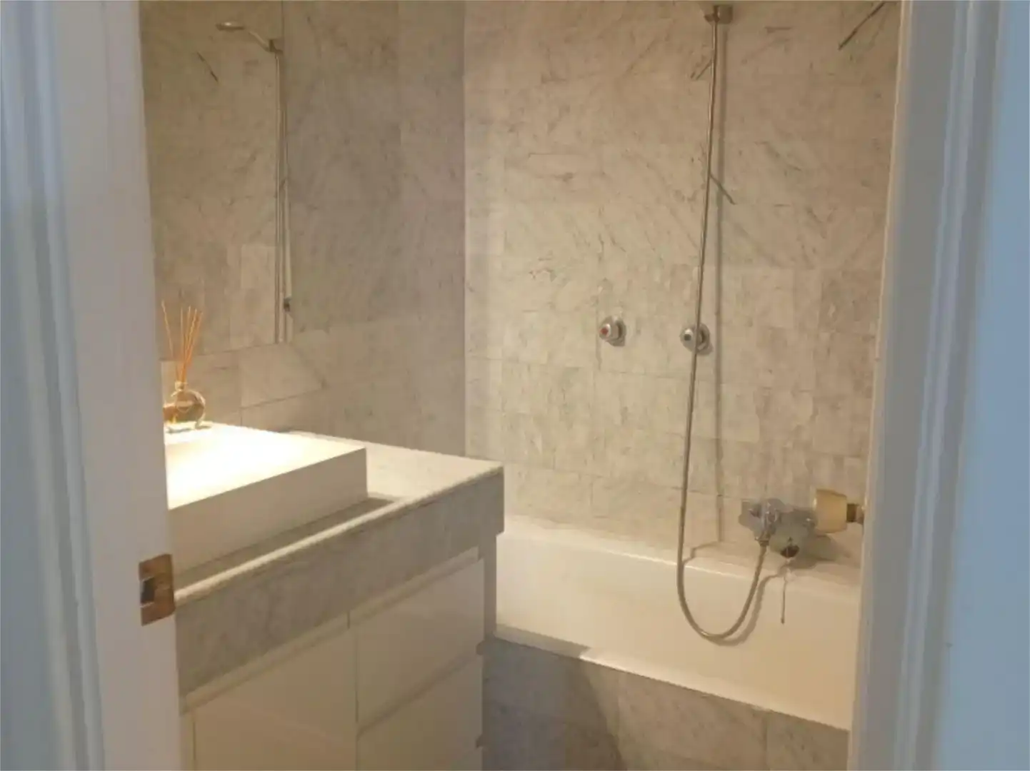 Badezimmer von Loft zur Miete in Valencia mit Klimaanlage, Parkett und Möbliert
