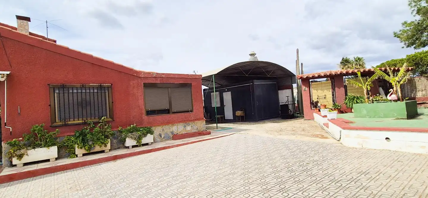 Vista exterior de Casa o xalet en venda en Elche / Elx amb Aire condicionat, Jardí privat i Traster