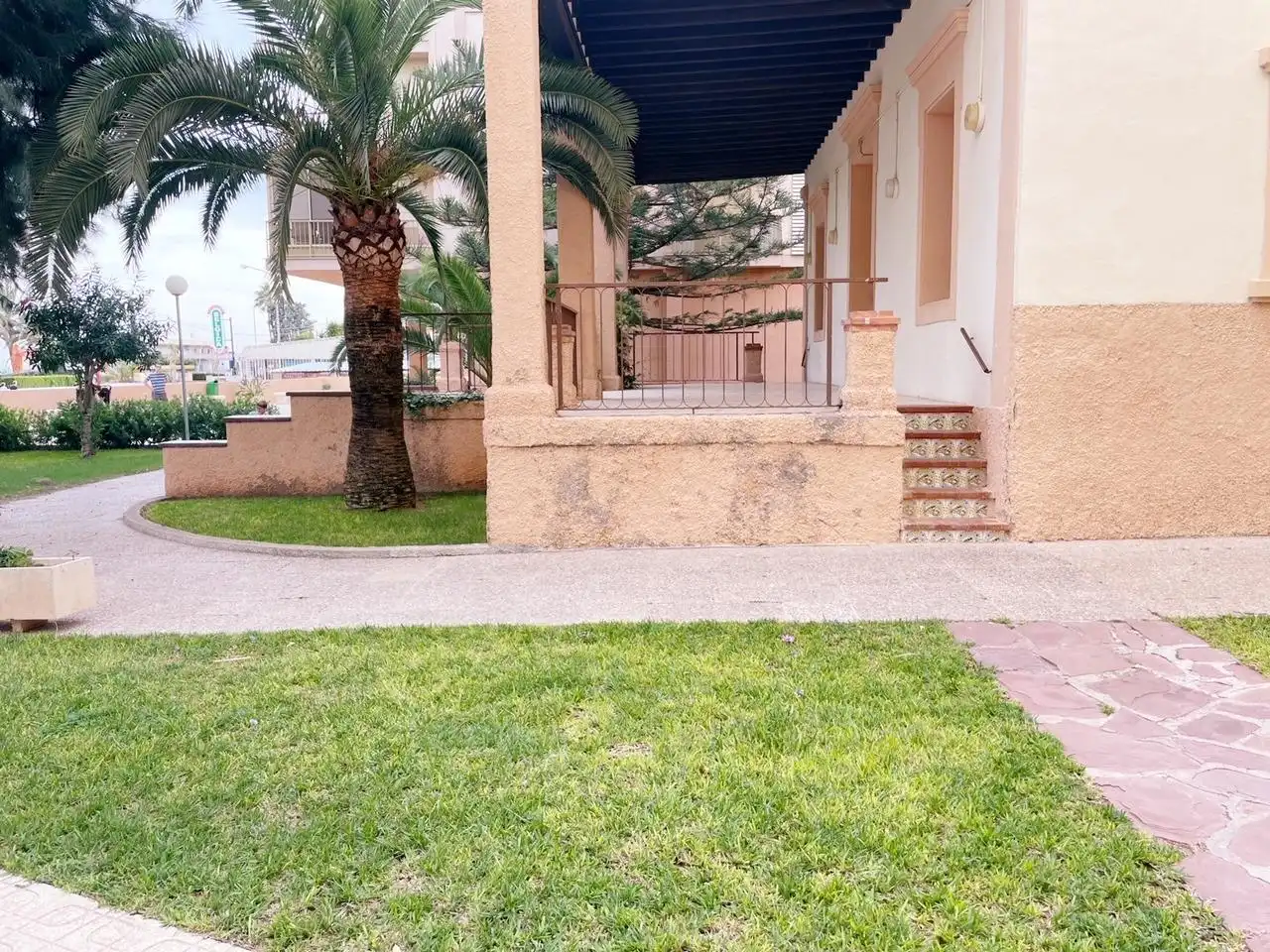 Vista exterior de Apartamento de alquiler en Benicasim / Benicàssim con Jardín privado, Terraza y Amueblado