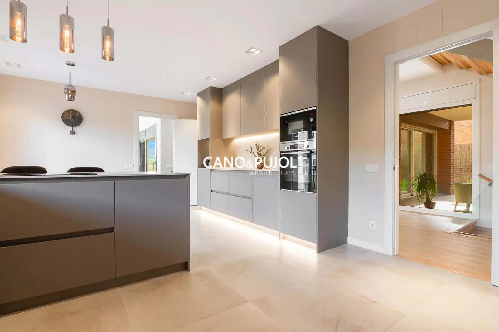 Kitchen of Houses for sale in Sant Cugat del Vallès  with Air Conditioner, Terrace and Swimming Pool