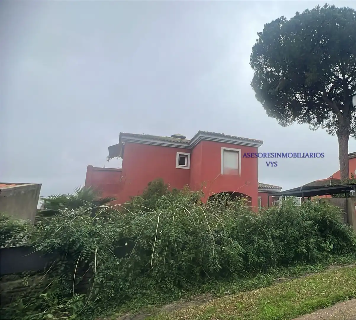 Vista exterior de Casa o xalet en venda en Bollullos de la Mitación amb Jardí privat, Terrassa i Piscina