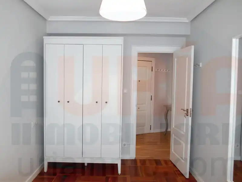Schlafzimmer von Wohnung zur Miete in Oviedo  mit Heizung, Terrasse und Möbliert