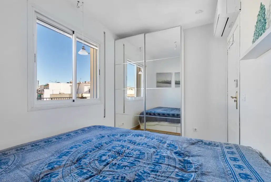 Bedroom of Attic for sale in Fuengirola  with Air Conditioner, Terrace and Storage room