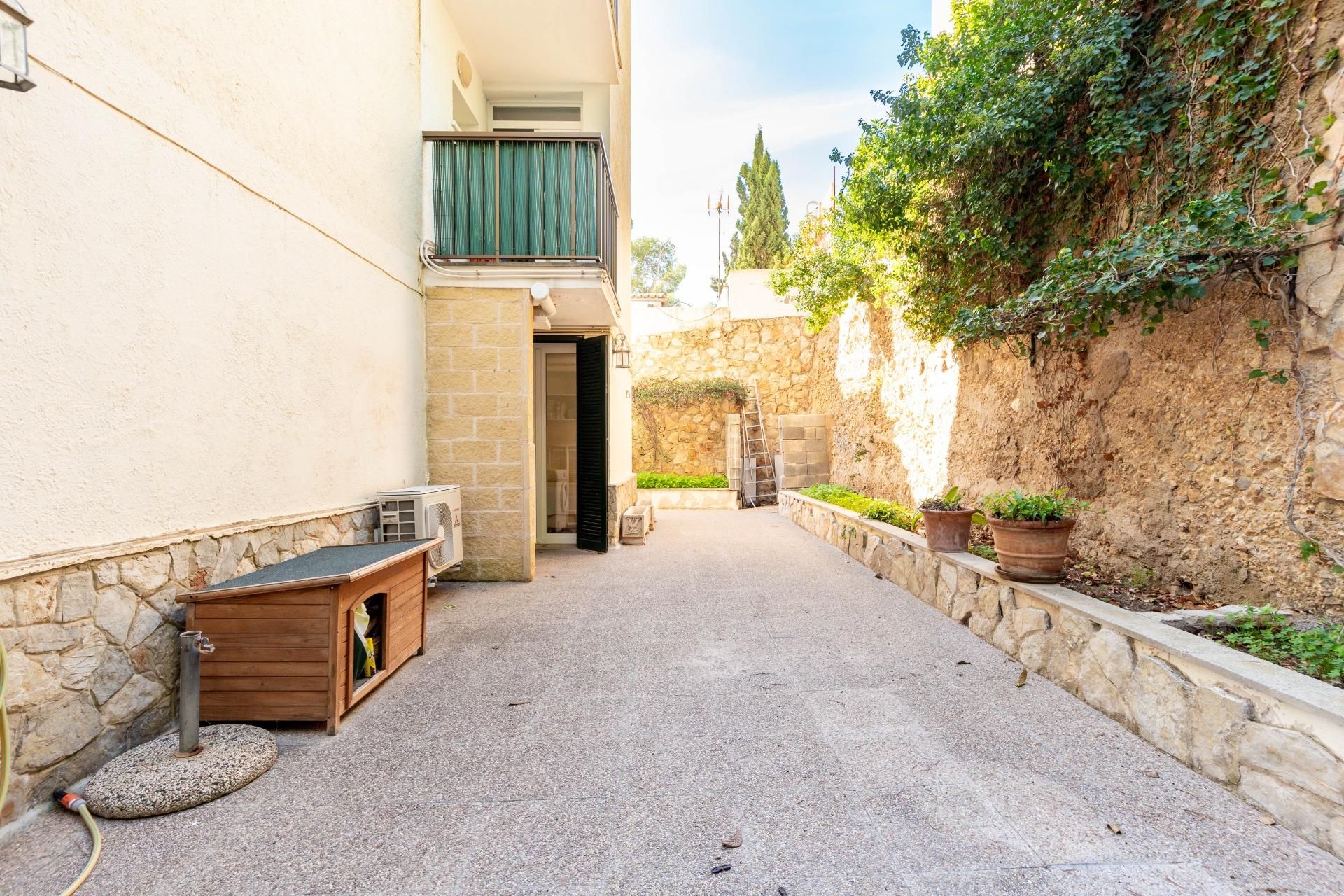 Vista exterior de Apartament en venda en Calvià amb Aire condicionat, Terrassa i Balcó